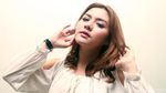 Vicky Shu Cantik dengan Rambut Pendek