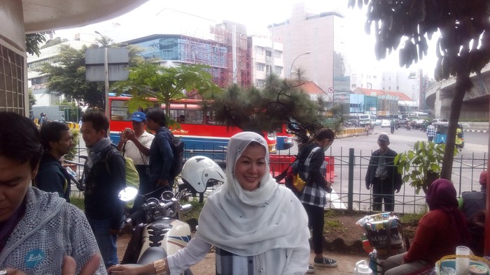 Hasnaeni Datang ke Terminal Blok M, Temui Pedagang dan Sopir Kopaja-Metromini