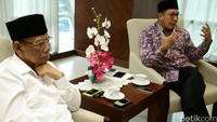 Lukman Hakim dan Hasyim Muzadi membahas langkah sosialisasi bahaya narkoba melalui tokoh agama dan pesantren.