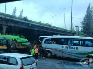 Korban Kecelakaan Beruntun di Tol Bekasi Bertambah Jadi 3 Orang