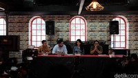 Juru masak Farah Farhanah alias Farah Quinn didampingi tim pengacara menggelar jumpa pers di Kemang, Jumat (18/2/2016).