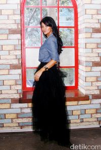 Pakai Baju Sesuai Mood, Farah Quinn Bisa Bergaya Ala ABG Hingga Tante-tante