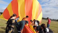 Untuk naik balon udara di Gold Coast, traveler bisa ikut operator Hot Air Balloon Gold Coast. Sudah dari tahun 2005 silam, operator ini akan menerbangkan traveler dengan balon udara ke atas langit Gold Coast (Afif/detikTravel)