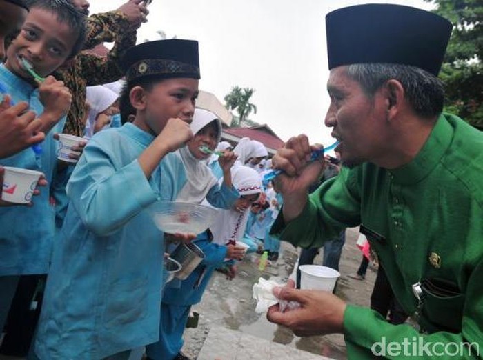 Peringati World Oral Health Day, 1.200 Siswa Pekanbaru Sikat Gigi Bareng