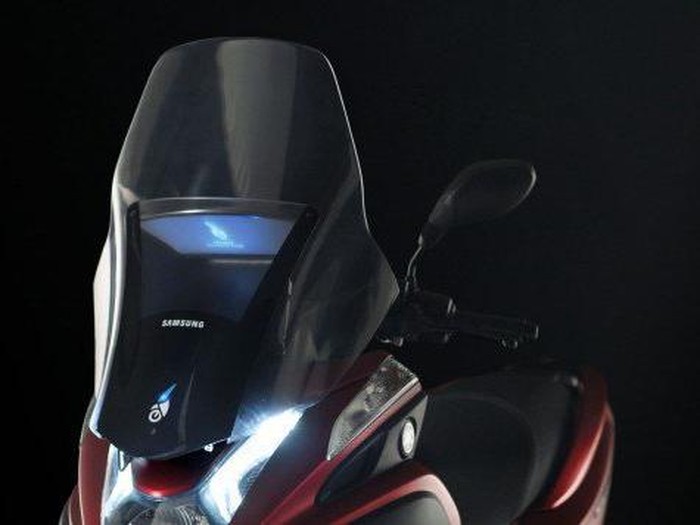 Samsung Kenalkan Smart Windshield pada Yamaha Tricity