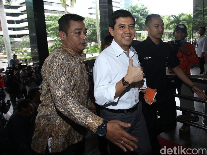 PNS Dapat Gaji ke 13 dan 14 Bagaimana Menteri PNS Dapat Gaji ke 13 dan 14 Bagaimana Menteri