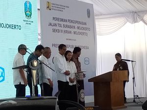 Diresmikan Jokowi, Tol Surabaya-Mojokerto Seksi IV Mulai Beroperasi