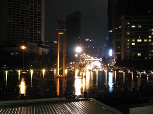 Jakarta Diguyur Hujan Deras, Penikmat Earth Hour Kecewa