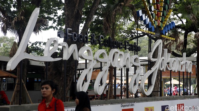 Pemprov DKI berencana menata dan menambah 200 kios di Lenggang Jakarta. Nantinya, pembangunan kios disesuaikan dengan alur pejalan kaki yang masuk ke Monas.