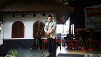 Wakil Ketua MPR RI Oesman Sapta memberikan sambutan.
