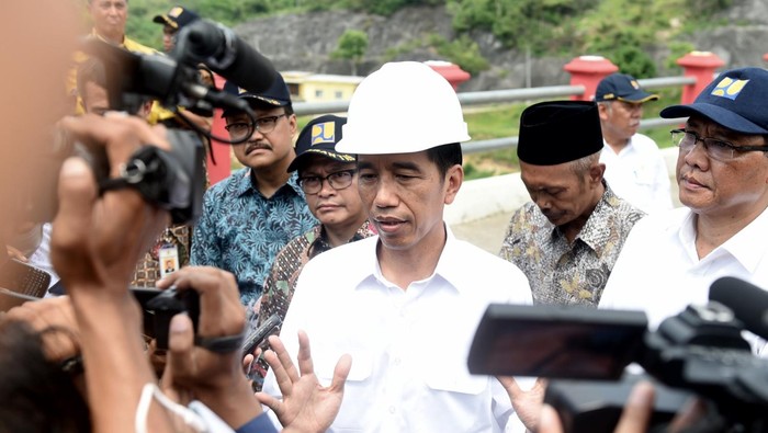 Isu Reshuffle dan Pesan Politik Kerja Jokowi