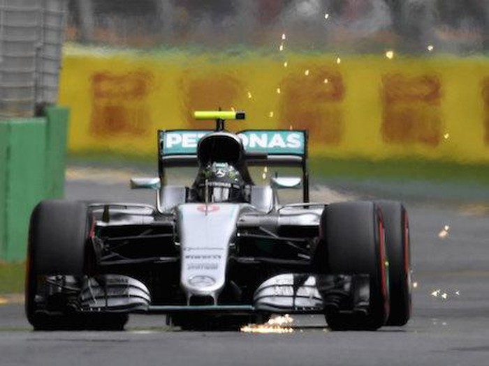 Rosberg Juara dalam Balapan Pertama yang Penuh Drama