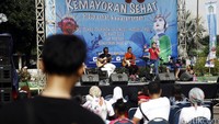 Beragam acara kegiatan digelar seperti acara musik meramaikan CFD tersebut.