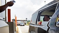 Toll tersebut dibiayai oleh kredit sindikasi antara BNI, BRI, Bank Jatim dan BPD Sumut sebesar Rp 2,65 T atau 70% dari total kebutuhan pembiayaan jalan Tol Surabaya-Mojokerto. Istimewa