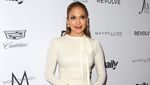 Pretty in White, Jennifer Lopez