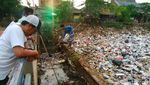 Sampah Menumpuk di Sungai Cikapundung