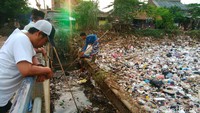 Banjir yang melanda kawasan selatan Bandung menyisakan suasana miris di RW 10, Kampung Cijagra, Desa Bojongsoang, Kecamatan Bojongsoang, Kabupaten Bandung, Jawa Barat.