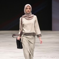 Warnatasku by Jenahara Eksistensi Warisan Leluhur Indonesia Fashion Week 2016 at Jakarta Convention Center. Jakarta. [Foto: Mohammad Abduh/Wolipop]