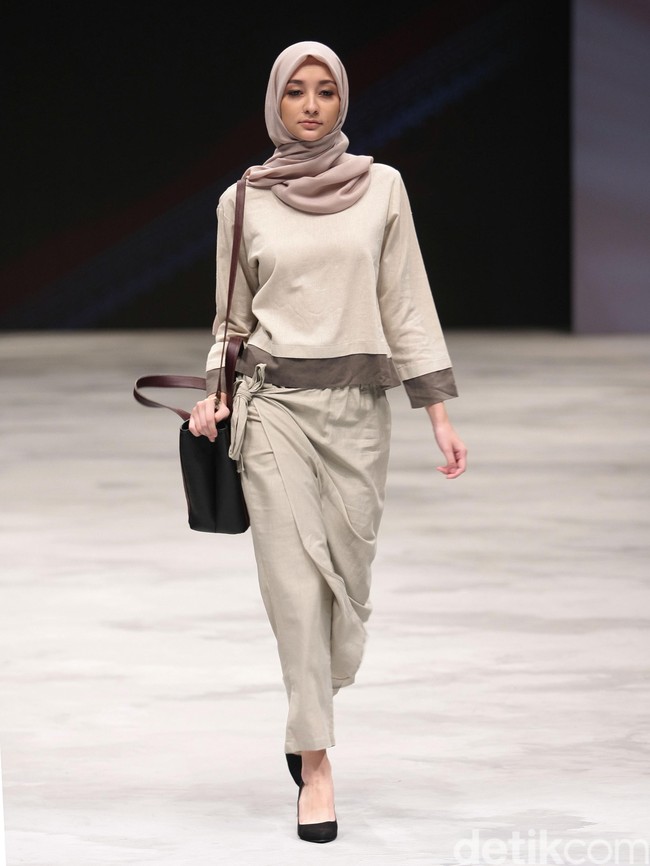 Warnatasku by Jenahara Eksistensi Warisan Leluhur Indonesia Fashion Week 2016 at Jakarta Convention Center. Jakarta. [Foto: Mohammad Abduh/Wolipop]
