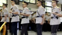 Usai melakukan pengambilan sumpah dan melakukan serah terima jabatan, Kapolri memberikan beberapa pesan dan amanat kepada para pejabat Polri yang dilantik.
