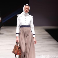 Warnatasku by Kursein Karzai Eksistensi Warisan Leluhur Indonesia Fashion Week 2016 at Jakarta Convention Center. Jakarta. [Foto: Mohammad Abduh/Wolipop]