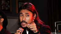 Dan tiba-tiba saja ia dikabarkan ditangkap karena kasus narkoba. (Dok. detikHOT)