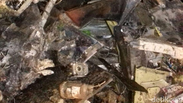 Begini Penampakan Puing Heli TNI AD yang Jatuh di Poso Begini Penampakan Puing Heli TNI AD yang Jatuh di Poso