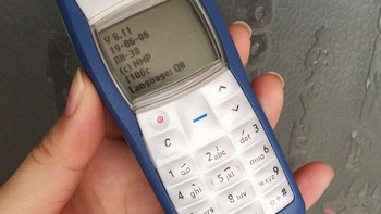 Nokia 1100 termasuk ponsel sejuta umat, bahkan banyak disebut sebagai HP terlaris sepanjang masa. Foto: UnwiredView  