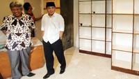 Ketua DPR Ade Komarudin (Akom) meninjau pembangunan press room.