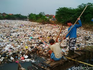 Horor Sampah di Cikapundung, Warga Minta Pemkab Terjunkan Ekskavator