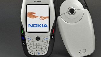 Kalau ini Nokia 6600 yang di tahun 2000-an lumayan bergengsi. Remaja yang memakainya pasti bangga. cocok buat yang anggarannya berlebih. Foto: UnwiredView