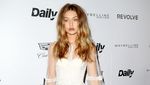 Gigi Hadid Seksi Berbaju Menerawang