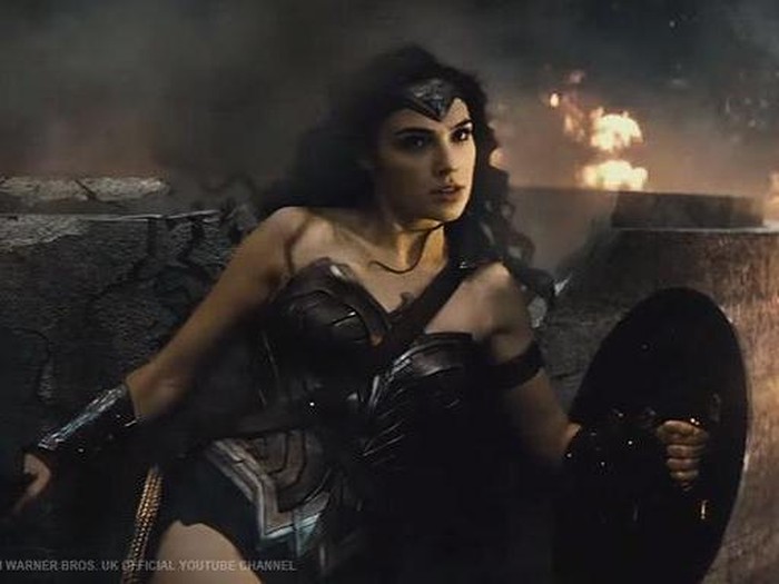 Gal Gadot berperan sebagai Wonder Woman di Batman v. Superman