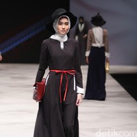 Warnatasku by Kursein Karzai Eksistensi Warisan Leluhur Indonesia Fashion Week 2016 at Jakarta Convention Center. Jakarta. [Foto: Mohammad Abduh/Wolipop]