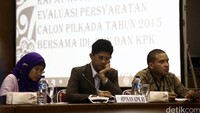 Pimpinan KPK saat mengikuti rapat evaluasi Pilkada 2015 di Gedung KPU, Jakarta, Senin (21/03/2016).