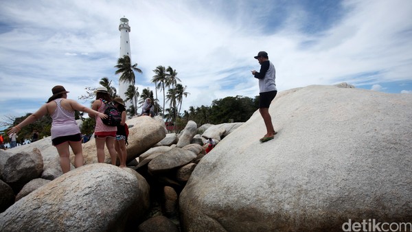 Menikmati Keindahan Pulau Lengkuas di Belitung