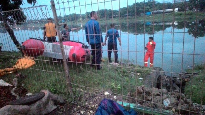 Terlibat Tabrakan, Pemotor Ini Nyebur dan Tenggelam di Waduk Koja