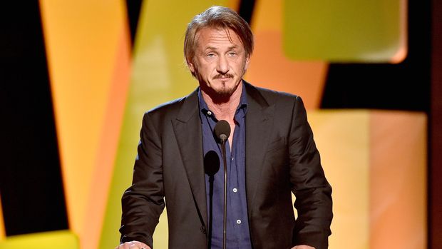 SANTA MONICA, CA - FEBRUARY 27:  Actor Sean Penn speaks onstage during the 2016 Film Independent Spirit Awards on February 27, 2016 in Santa Monica, California.  (Photo by Kevork Djansezian/Getty Images)