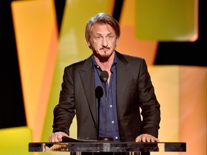 Sean Penn Tolak Syuting Serial Sebelum Semua Kru Dapat Vaksin COVID-19