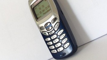 Samsung R220 dulu lumayan diminati oleh kalangan remaja karena harganya yang relatif murah. Foto: UnwiredView