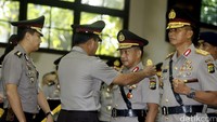 Tiga orang Kapolda, yakni Kapolda Metro Jaya, Kapolda Jawa Barat, dan Kapolda Riau, pagi ini melakukan serah terima jabatan di Mabes Polri. Pelantikan ketiga kapolda ini dilantik langsung oleh Kapolri, Jenderal Badrodin Haiti.