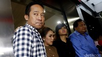 Denny Cagur, Ayu Ting Ting dan Julia Perez diperiksa sebagai saksi terkait kasus dugaan pelecehan terhadap lambang negara oleh Zaskia Gotik.