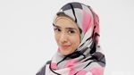 Dea Ananda Tampil Berhijab