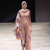 Warnatasku by Jenahara Eksistensi Warisan Leluhur Indonesia Fashion Week 2016 at Jakarta Convention Center. Jakarta. [Foto: Mohammad Abduh/Wolipop]