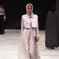 Warnatasku by Kursein Karzai Eksistensi Warisan Leluhur Indonesia Fashion Week 2016 at Jakarta Convention Center. Jakarta. [Foto: Mohammad Abduh/Wolipop]