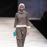 Warnatasku by Jenahara Eksistensi Warisan Leluhur Indonesia Fashion Week 2016 at Jakarta Convention Center. Jakarta. [Foto: Mohammad Abduh/Wolipop]