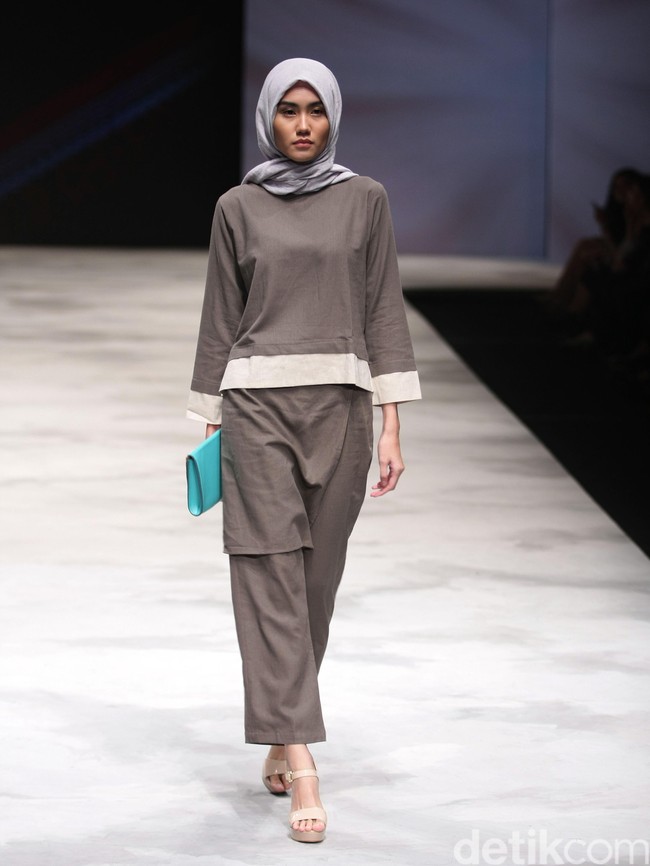 Warnatasku by Jenahara Eksistensi Warisan Leluhur Indonesia Fashion Week 2016 at Jakarta Convention Center. Jakarta. [Foto: Mohammad Abduh/Wolipop]