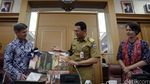 Ahok Terima Kunjungan JIS di Balaikota