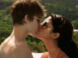 Foto Ciuman Justin dan Selena Pecahkan Rekor Like Kendall Jenner