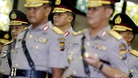 Kapolda Metro Jaya, Irjen Pol Tito Karnavian digantikan Irjen Pol Moechgiatro, yang sebelumnya menjabat sebagai Kapolda Jawa Barat. Posisi Moechgiarto sendiri digantikan Irjen Pol Jodie Rooseto. Tito sendiri setelah ini akan menjabat sebagai Kepala Badan Nasional Penanggulangan Terorisme (BNPT). Sementara Kapolda Riau, Brigjen Pol Dolly Bambang Hermawan digantikan oleh Brigjen Pol Supriyanto.